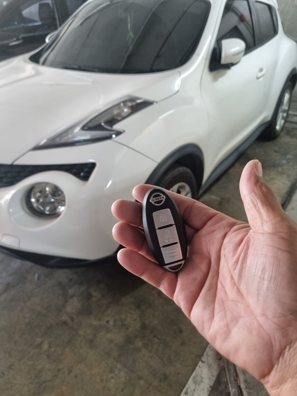 415521727_1769826533531911_7532207918133824011_n.jpg - Nissan juke คันนี้กุญแจหายหมดสำรองก็ไม่มี เรียกช่างไปให้บริการครับ | https://ช่างกุญแจนนทบุรีบางบัวทอง.com