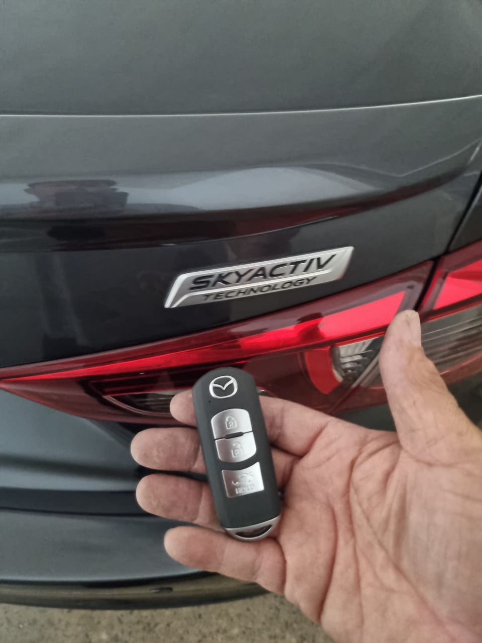 421050422_1780546672459897_6389550691648452938_n.jpg - รีโมท mazda2 skyactiv หายหมด ตามช่างมาบริการ รอรับตัวใหม่ไปใช้งานต่อได้เลยครับ | https://ช่างกุญแจนนทบุรีบางบัวทอง.com